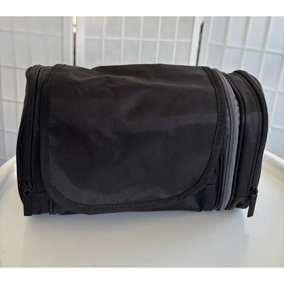 Brookstone Black Travel Toiletries Storage Case‎ Multiple Pockets Missing Strap - Picture 1 of 15